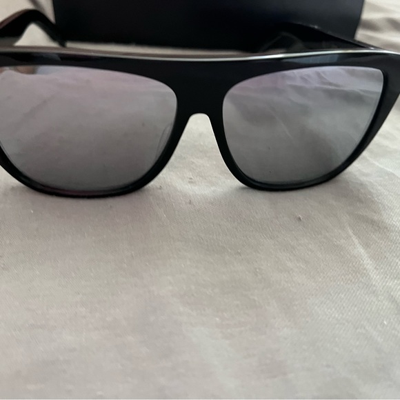 SAINT LAURENT
Saint Laurent SL1T 005 Flat Top Sunglasses - Picture 3 of 9